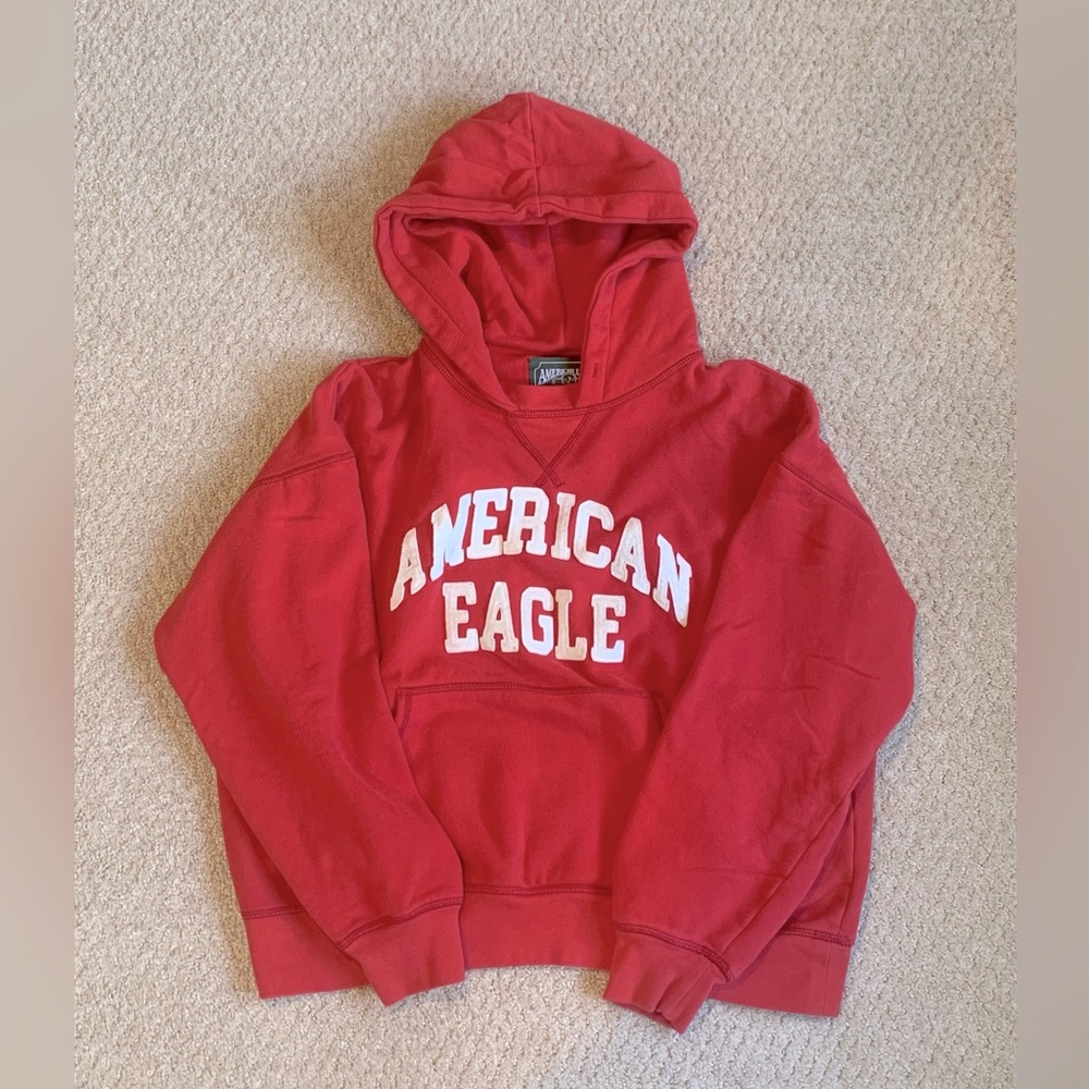 American Eagle Slightly Cropped Hoddie: Red